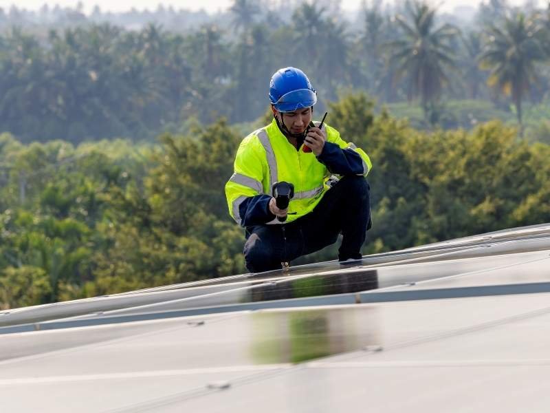 How Thermal Cameras and Infrared Imaging Detect Hidden Moisture Problems