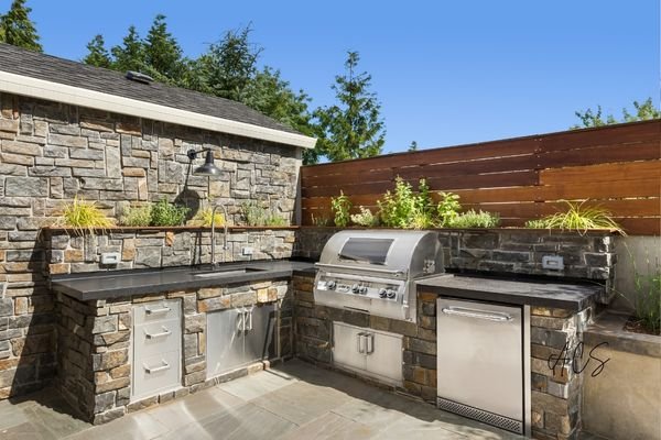 Pergolas, Fire Pits, and Outdoor Kitchens: Creating the Perfect Coastal Backyard